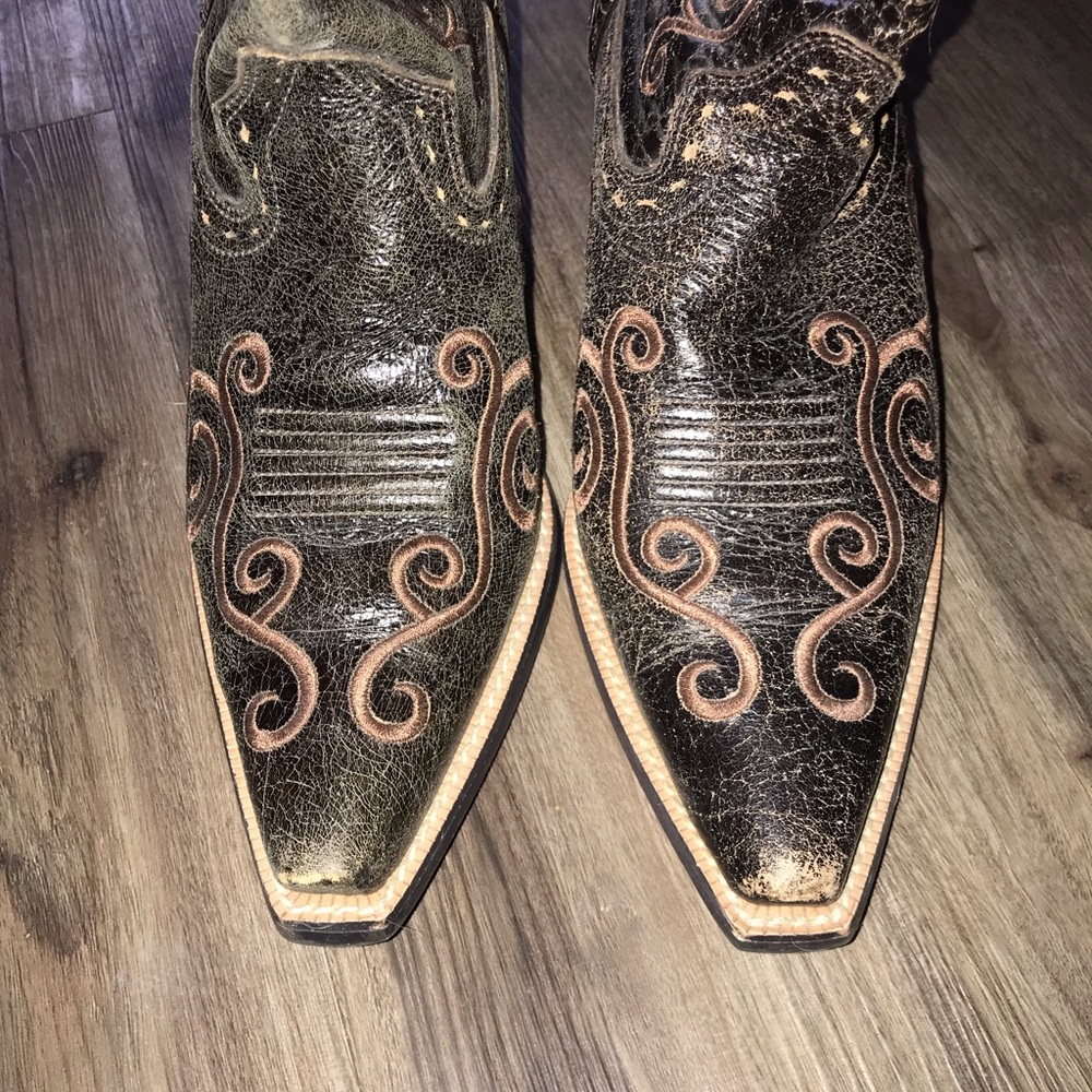 Ariat 8b boots - Picture 2 of 5